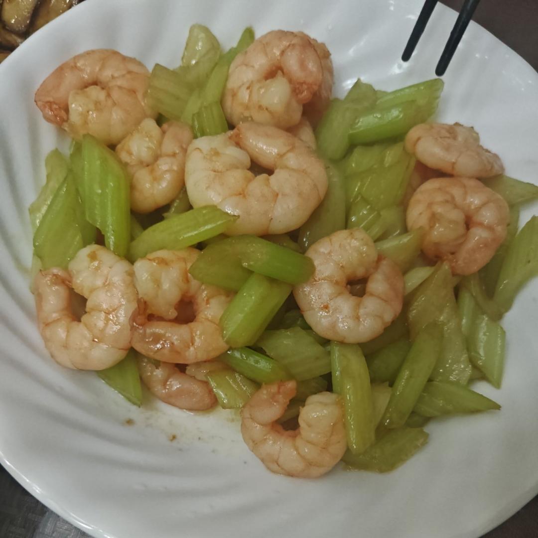 超级嫩的西芹吃法（西芹虾仁），小朋友也可以吃很多