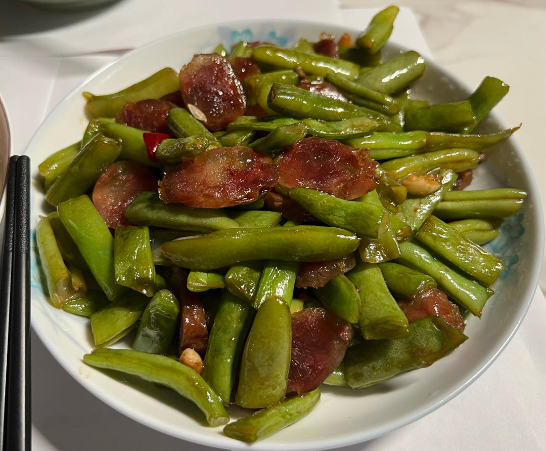 豌豆角炒香肠（超下饭零难度）