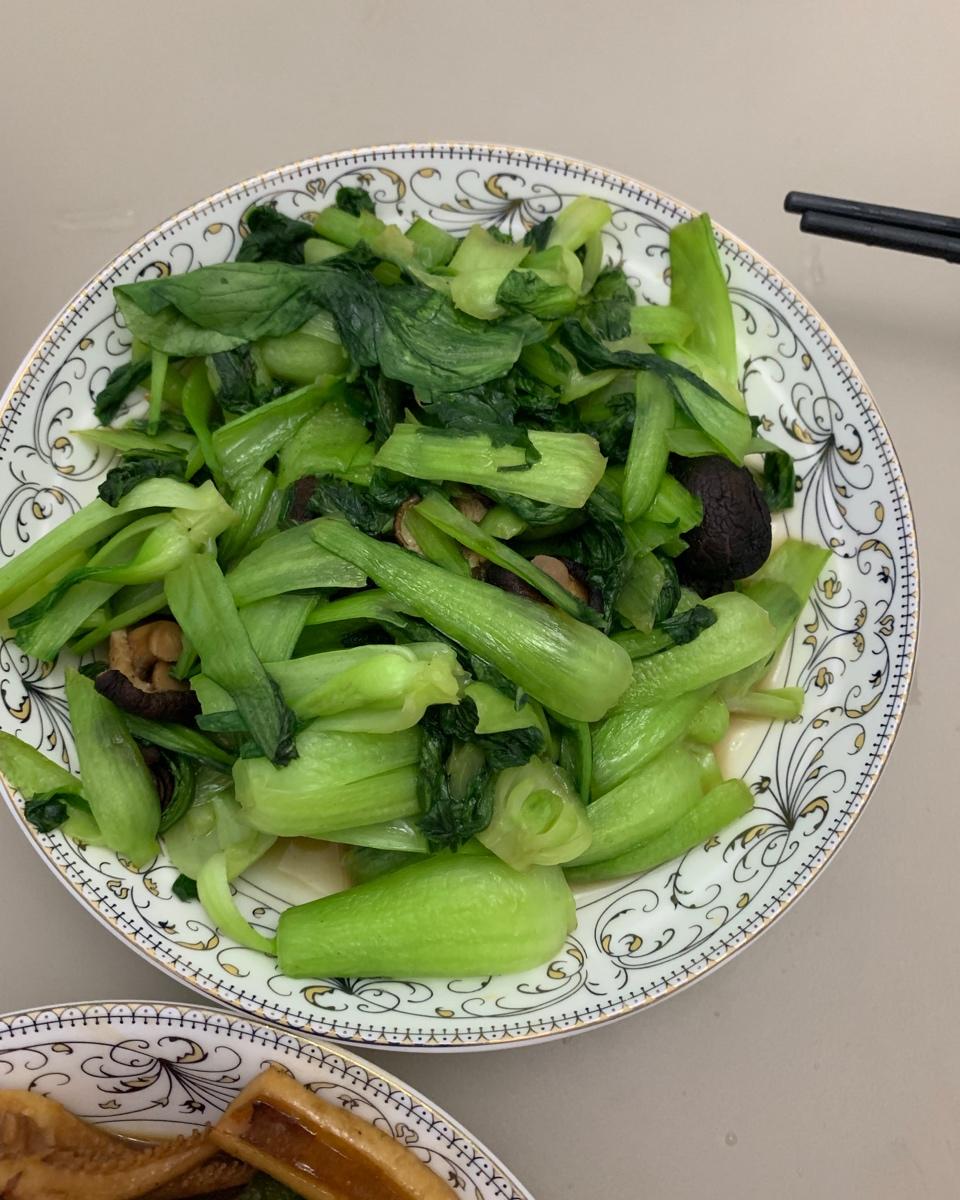 减脂必备香菇炒青菜