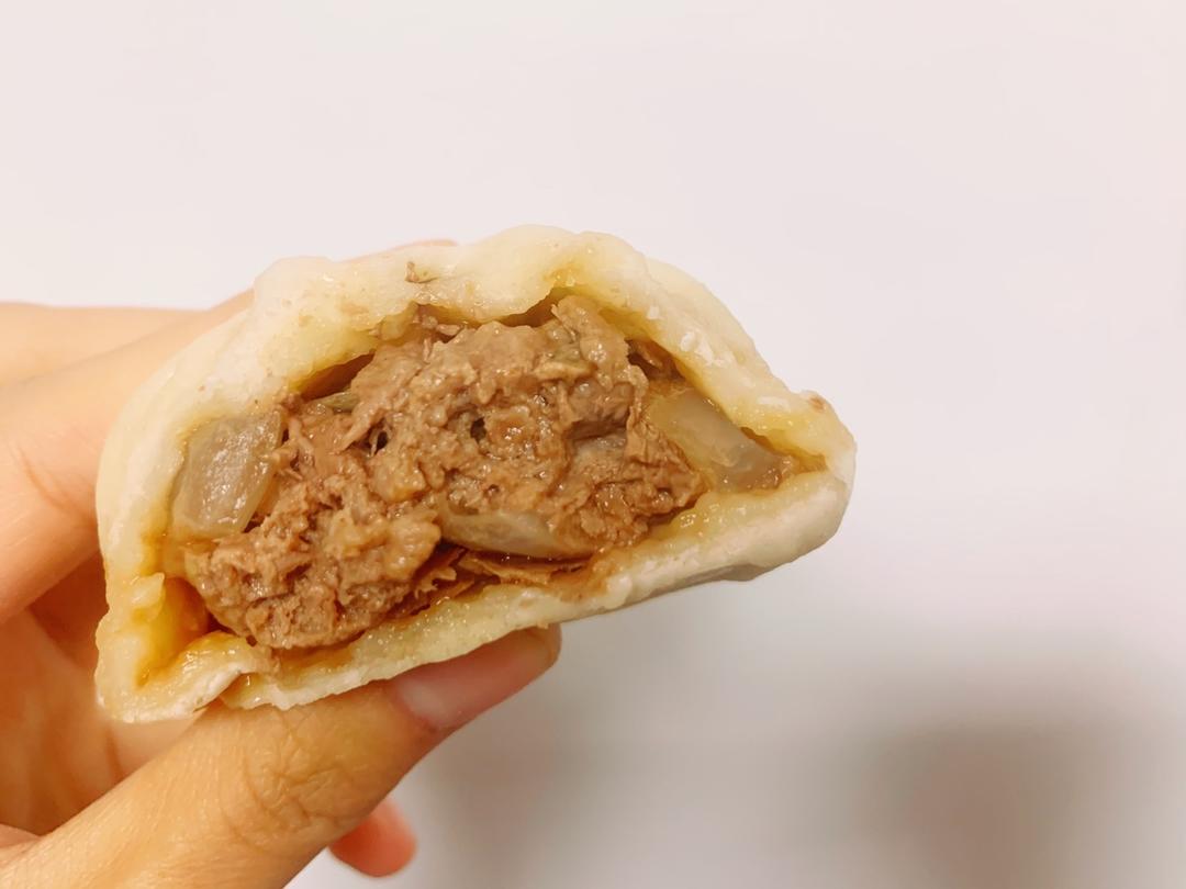 鲜美多汁的洋葱牛肉包子