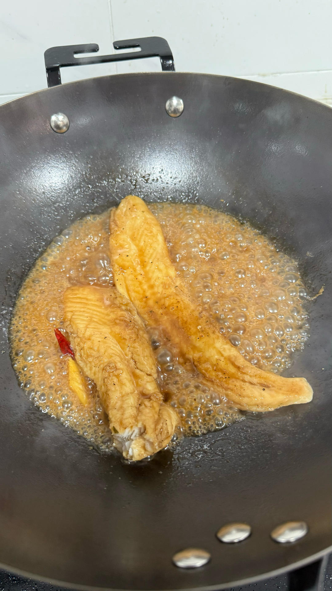 香煎两条快乐巴沙鱼柳