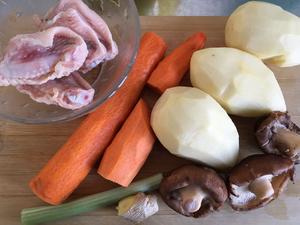 压力锅版鸡翅烧土豆（无油）的做法 步骤1