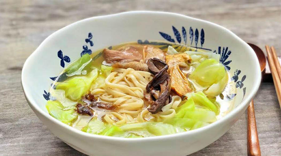 简单但一点都不普通的「野生菌面条」的做法