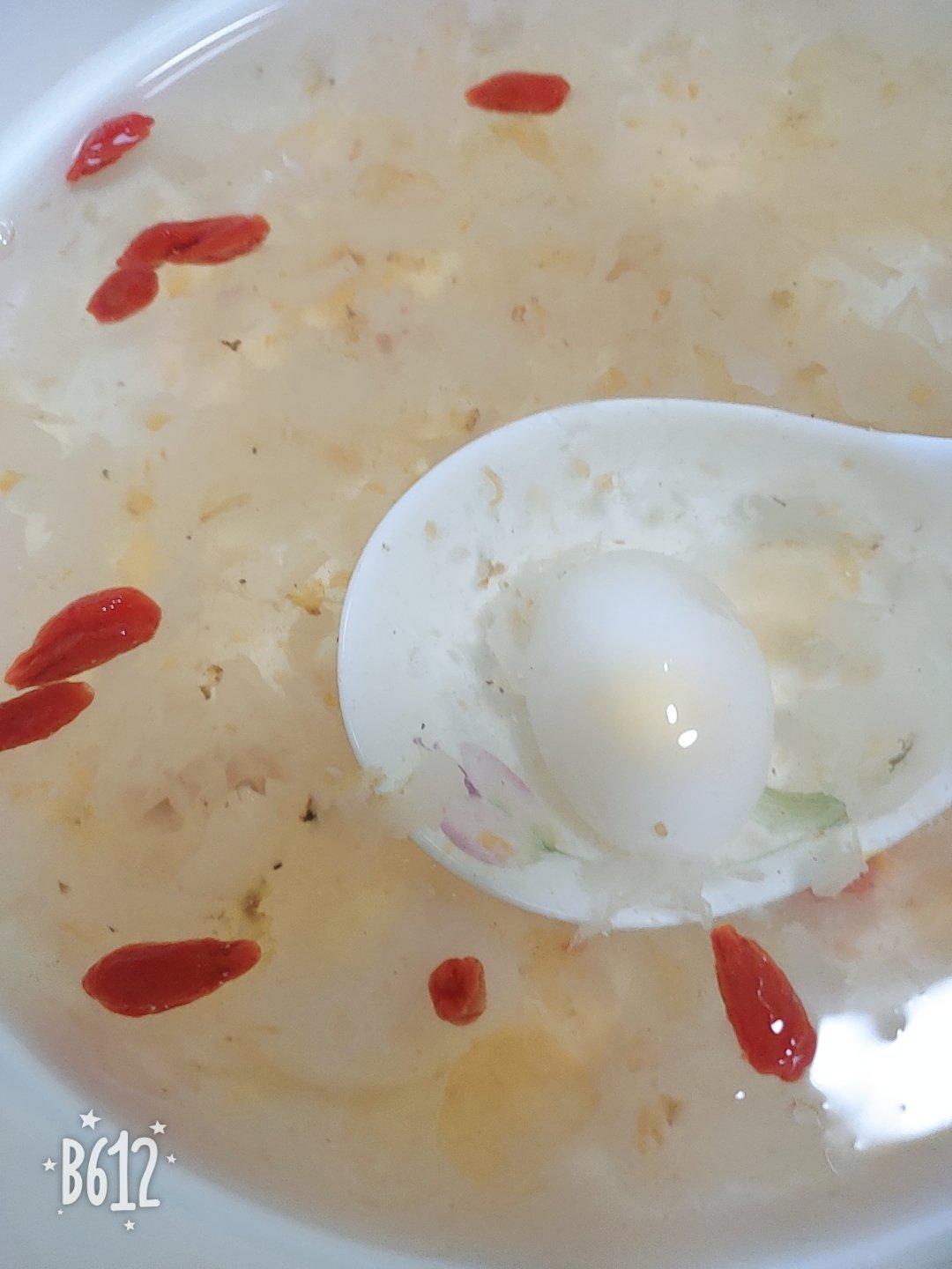 鸽子蛋炖银耳