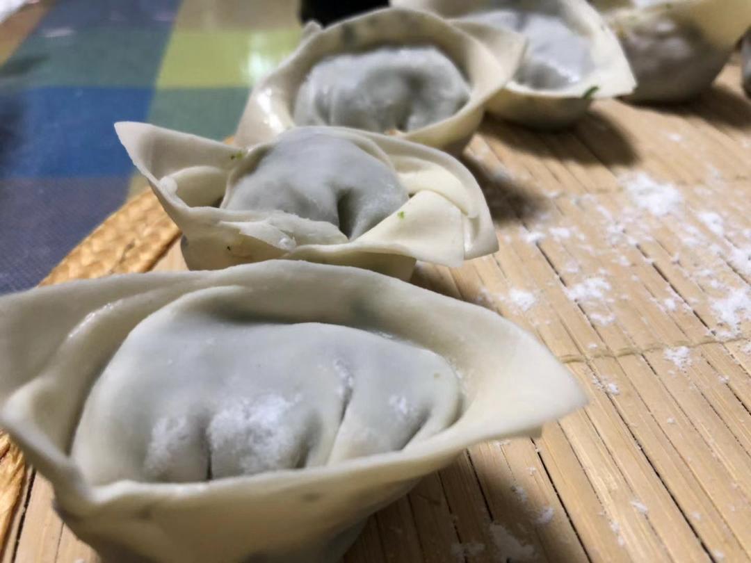 余味无穷之荠菜虾仁大馄饨
