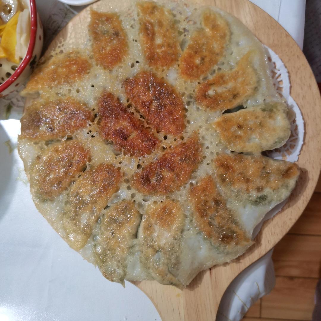 2020.7.20记录晚餐  一不小心被做成了锅贴的「素三鲜饺子」