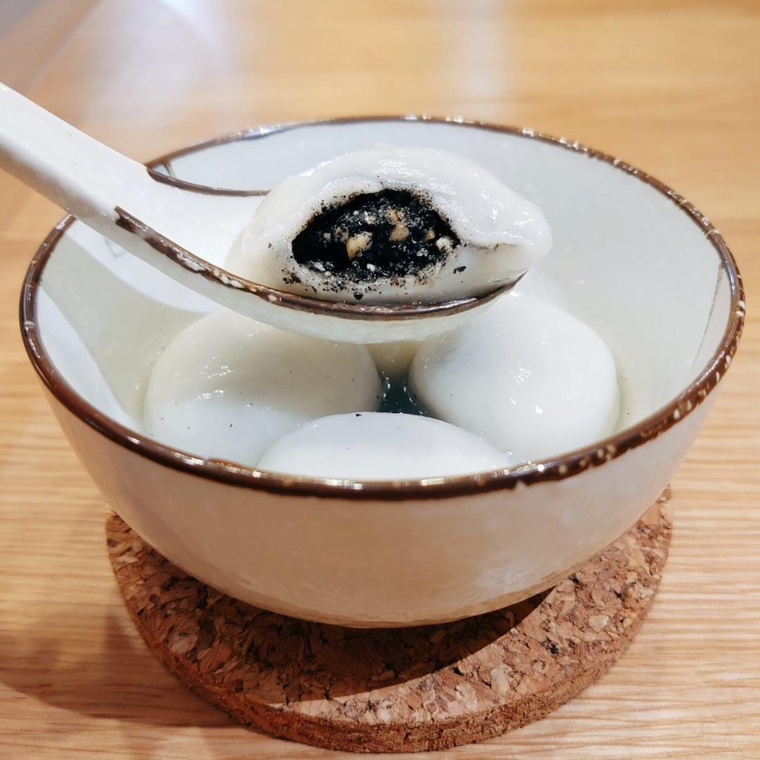 花生黑芝麻汤圆