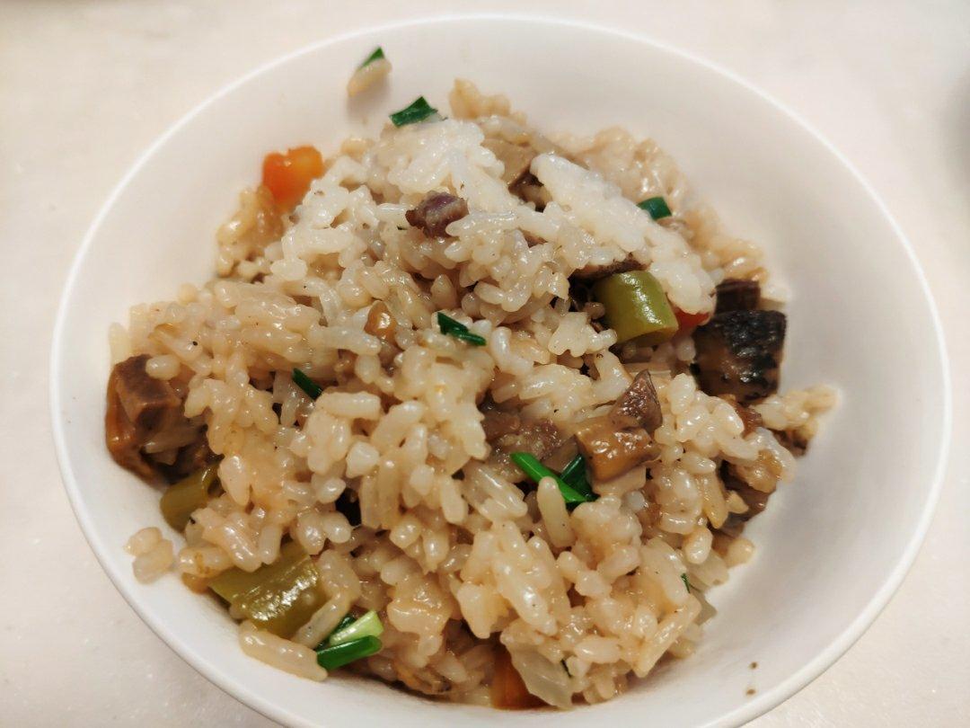 腊肠牛肝菌炊饭