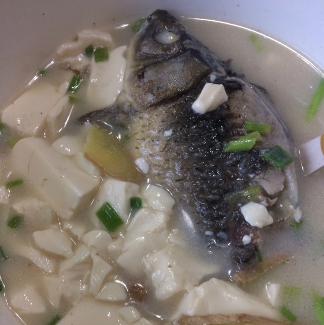鲫鱼豆腐汤