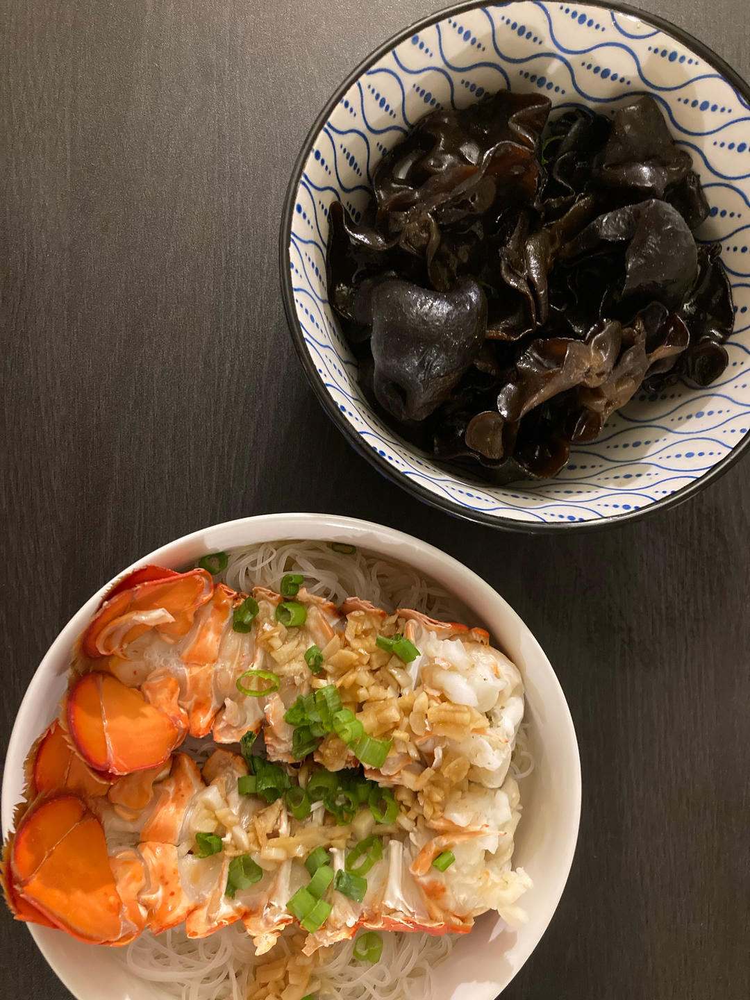 蒜香粉丝蒸龙虾尾