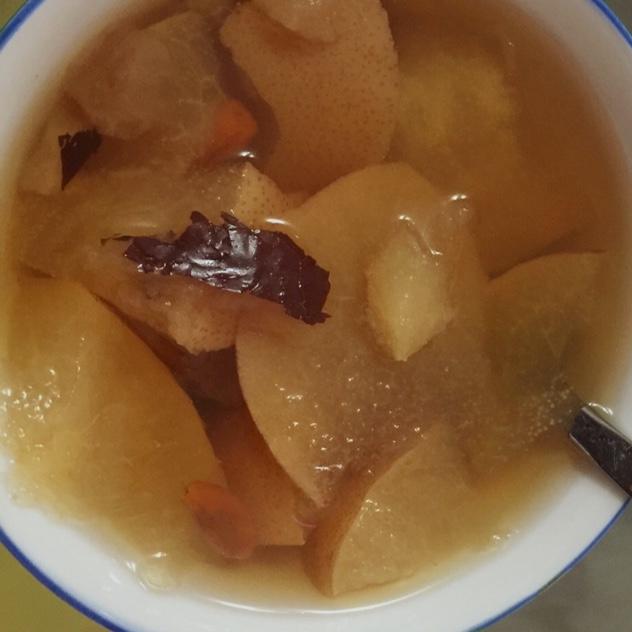 温润如玉红枣银耳雪梨汤