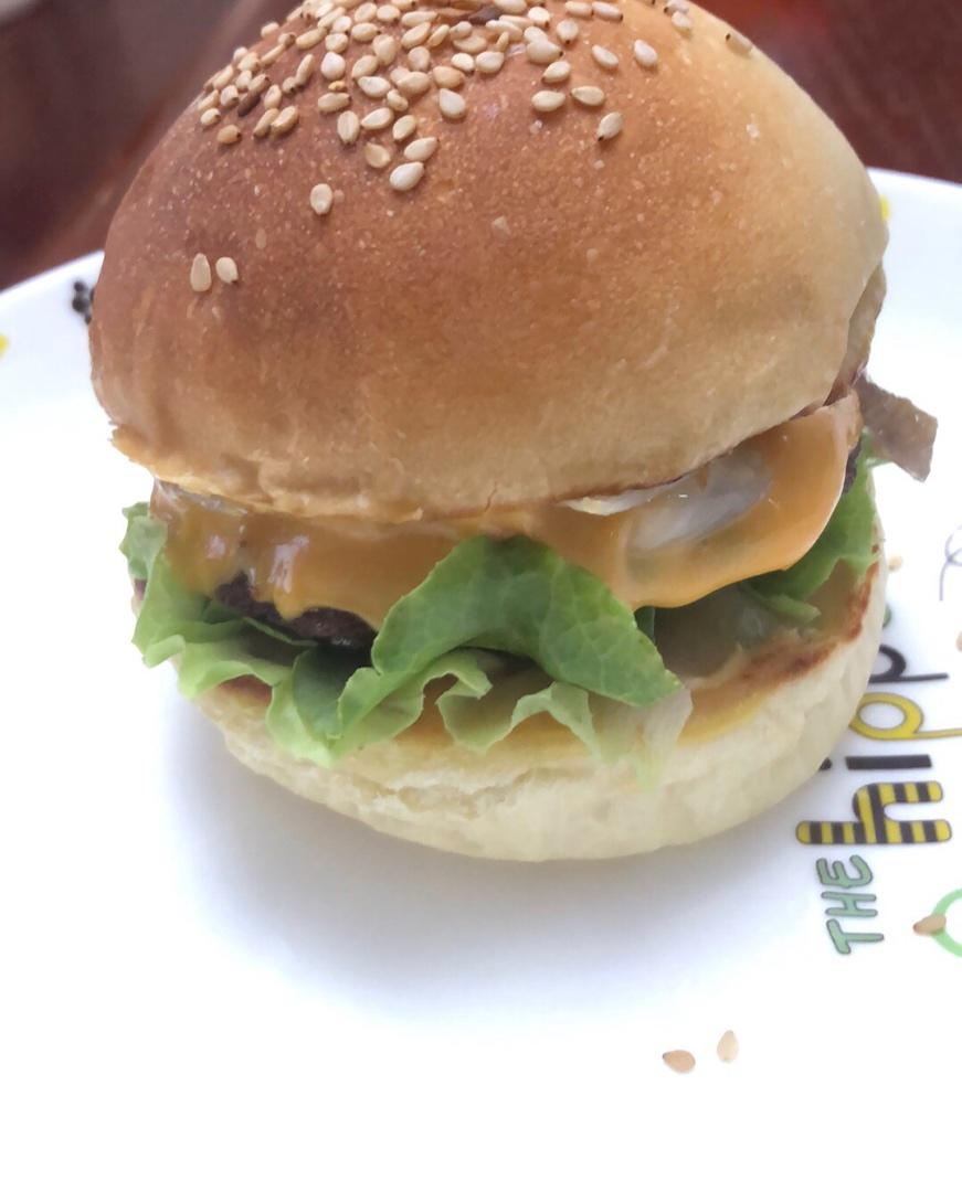 洋葱牛肉汉堡 Beef Hamburger with Fried Onions