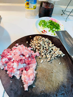 香菇猪肉酱的做法 步骤2