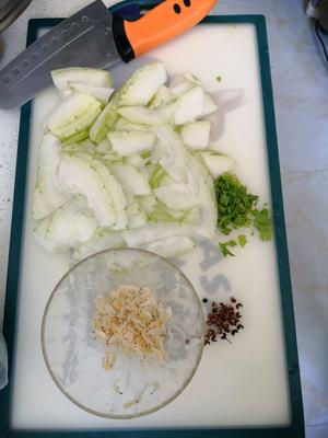虾皮冬瓜汤的做法 步骤1