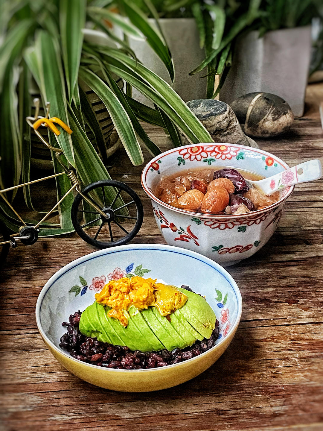 牛油果蛋黄拌饭