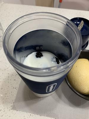 榨汁杯｜桑葚梨子酸奶的做法 步骤2