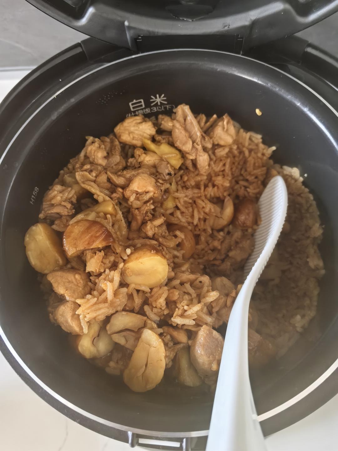 【电饭煲板栗鸡腿焖饭】