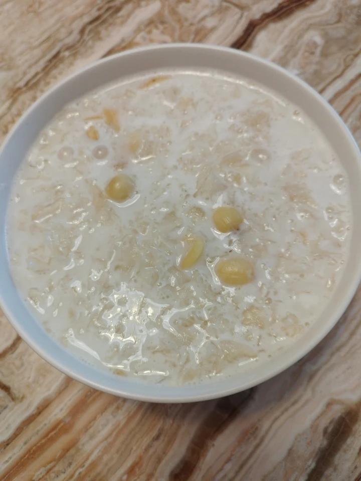 莲子百合银耳牛奶炖桃胶