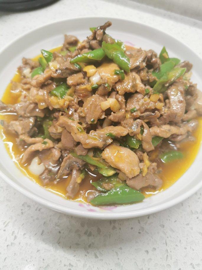 青椒炒鸡肉(简单操作)