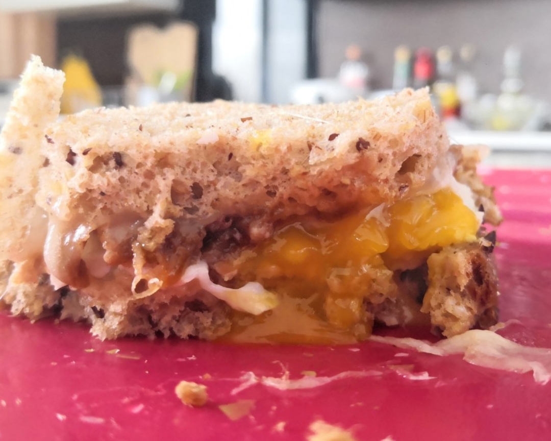 3分钟微波炉早餐⌛肉松芝蛋三明治的做法