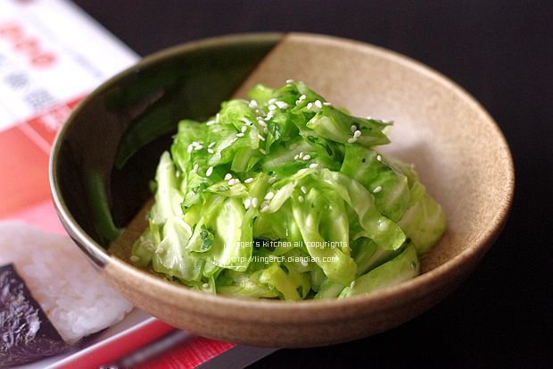 揉腌卷心菜