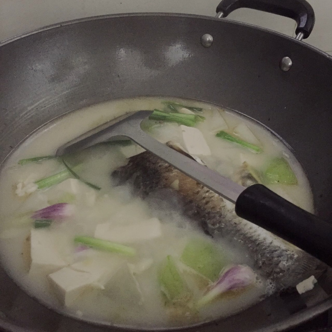 鲫鱼豆腐汤