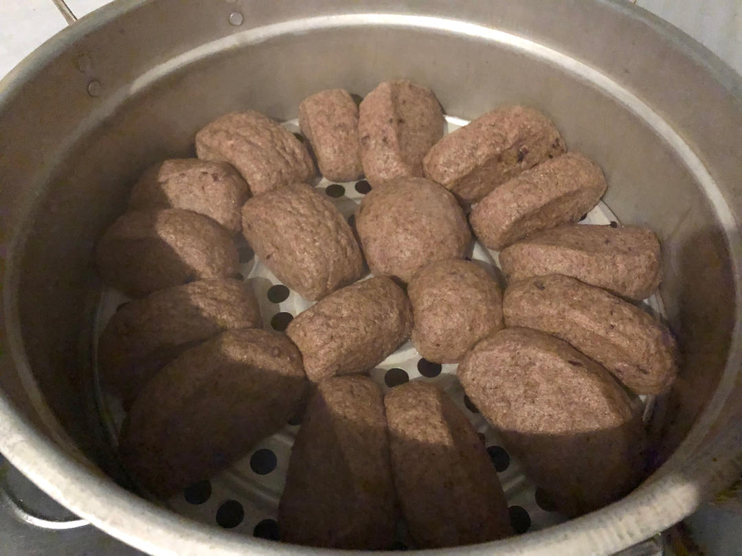 比面包松软，比发糕有嚼劲的奶香全麦馒头