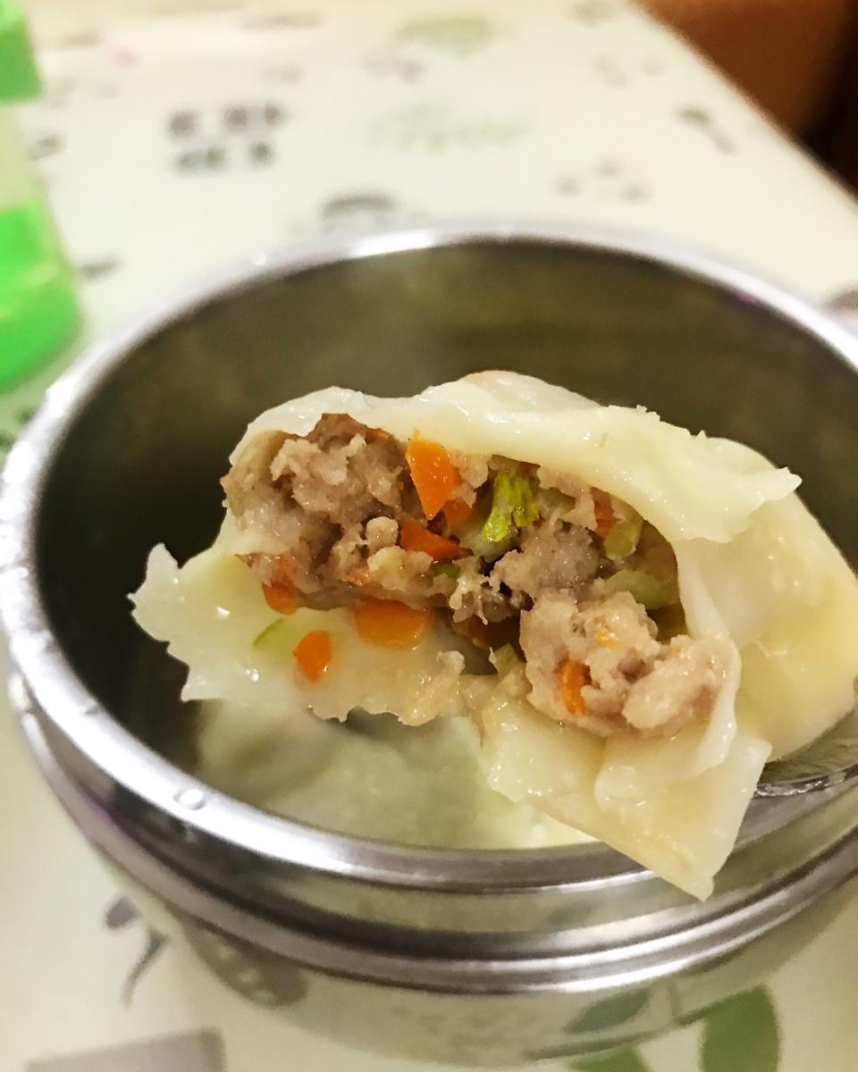 芹菜胡萝卜猪肉水饺