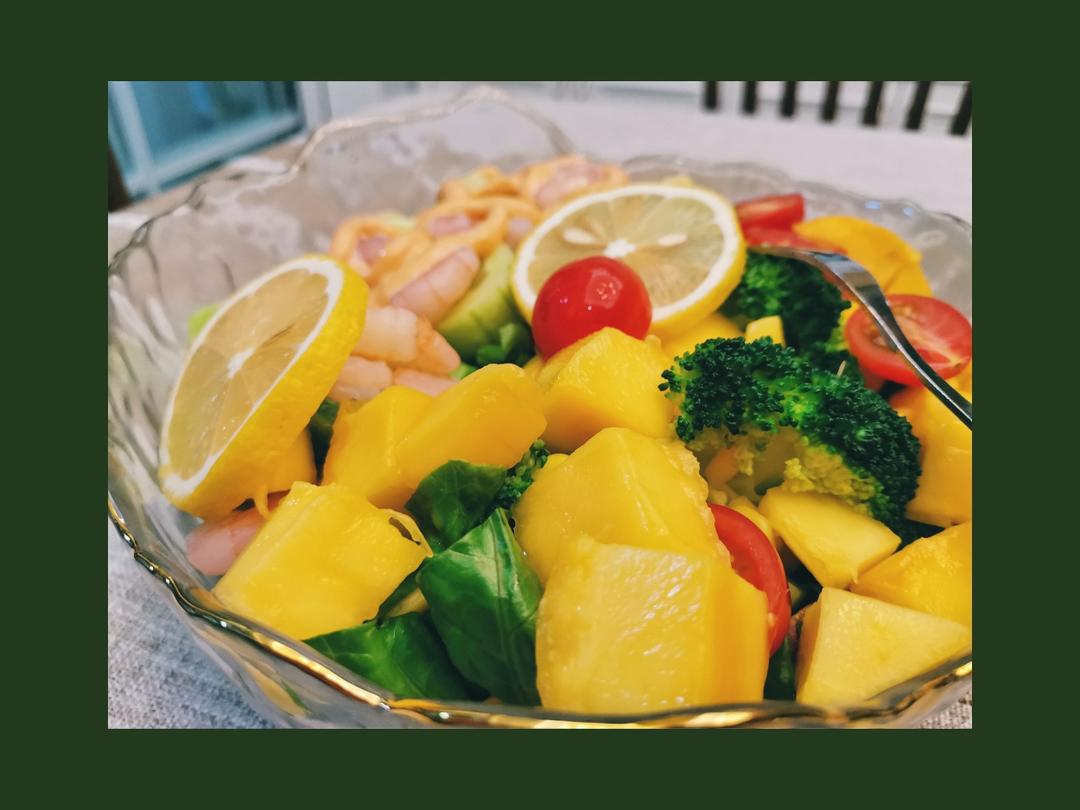 懒人版芒果虾仁沙拉