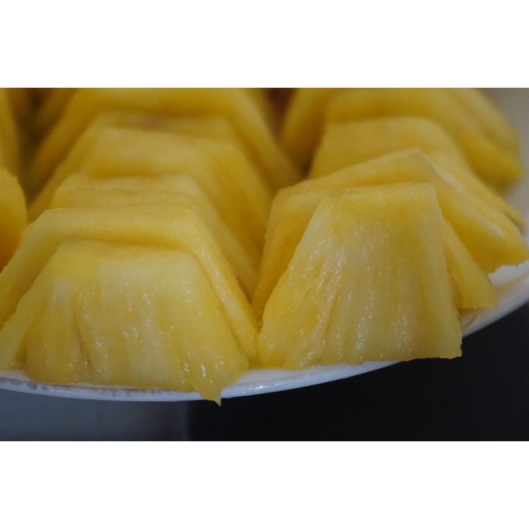 不到两分钟，切好一整个菠萝（独家）