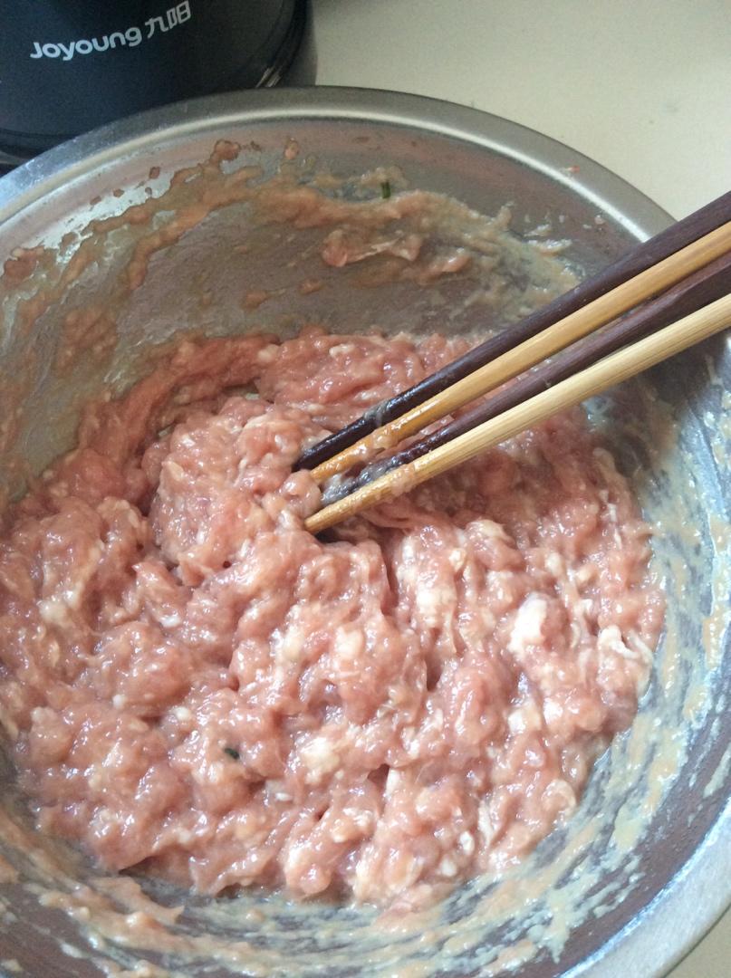 论肉馅的拌制方法