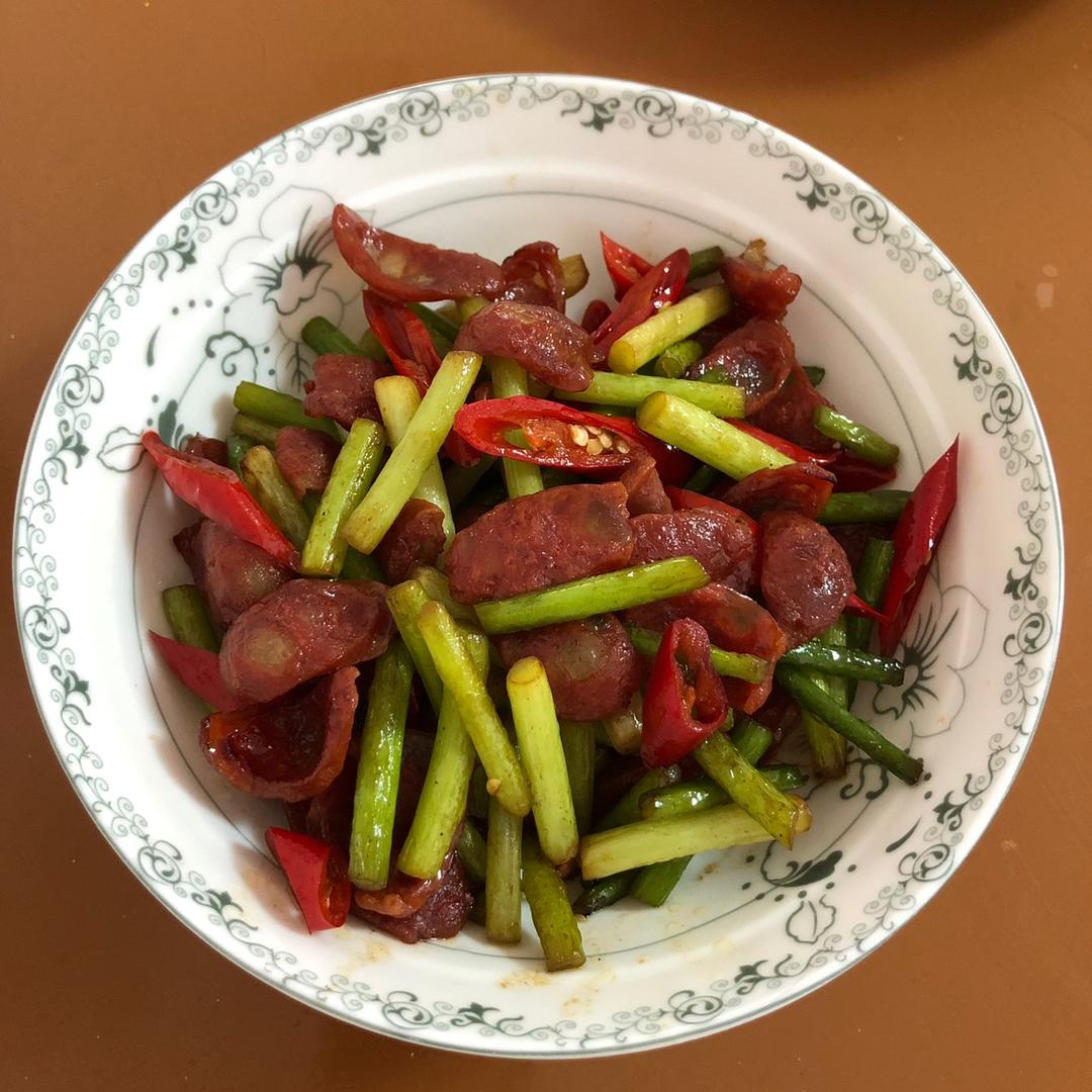 腊肠炒蒜苔