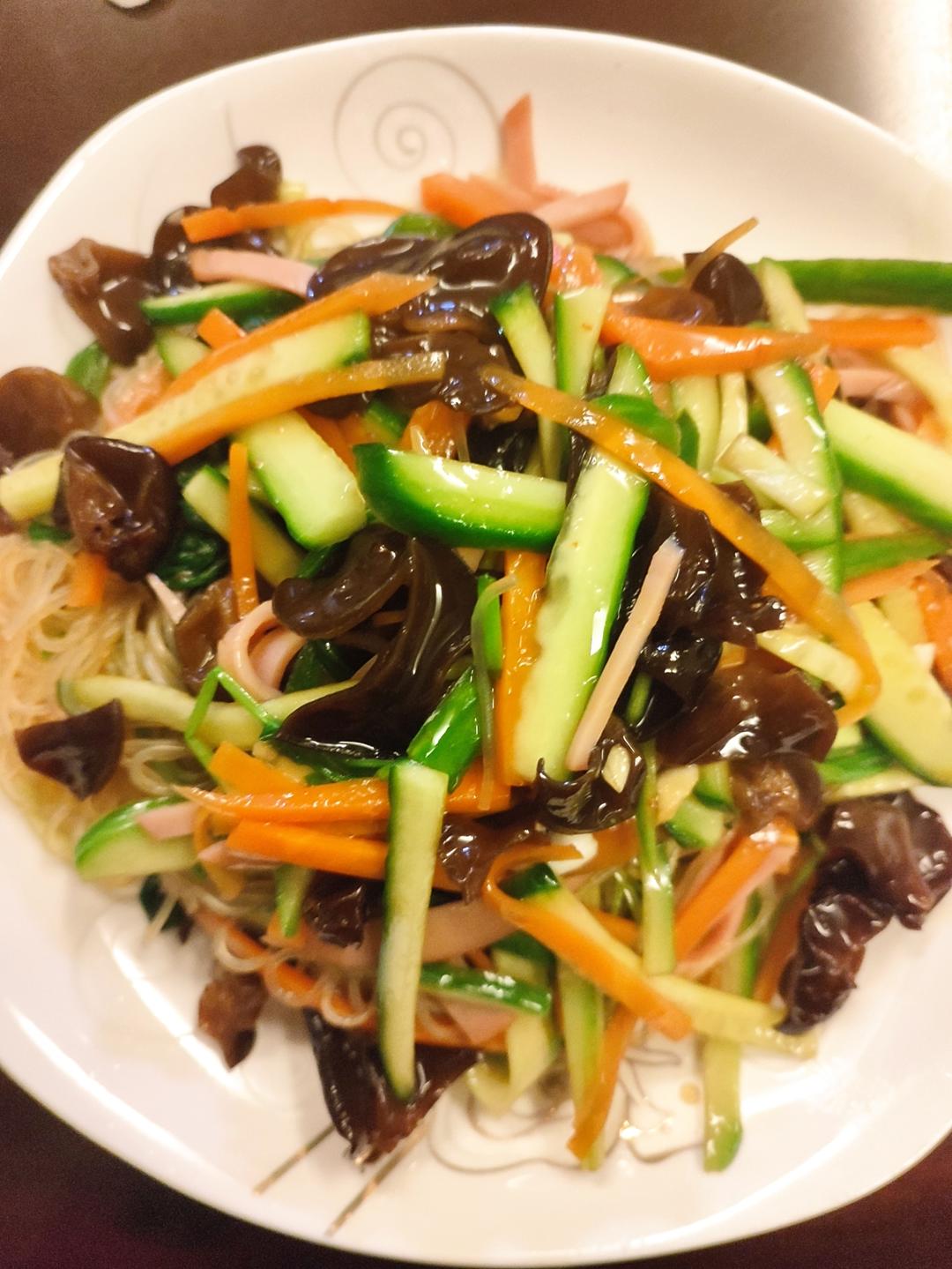 一盆才300卡的东北大拌菜