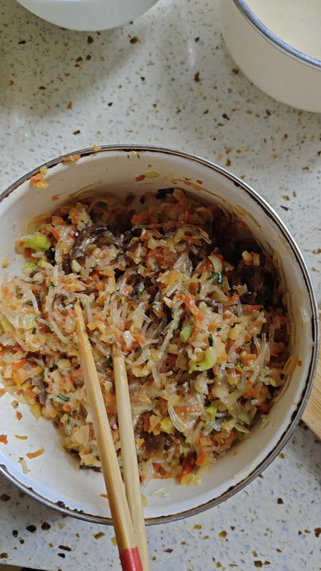 胡萝卜土豆木耳粉条包子