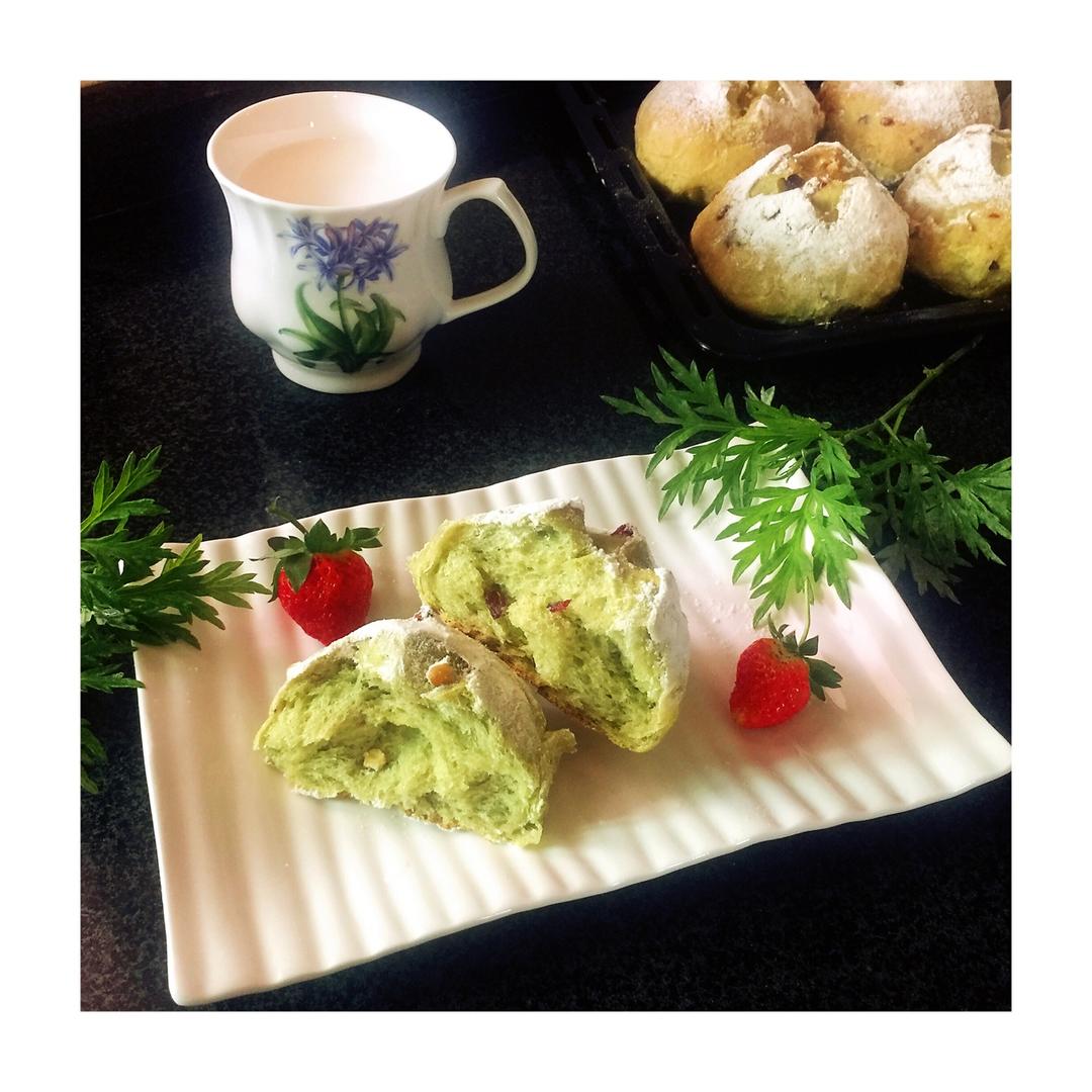 #蔓越莓核桃艾汁麦香包#