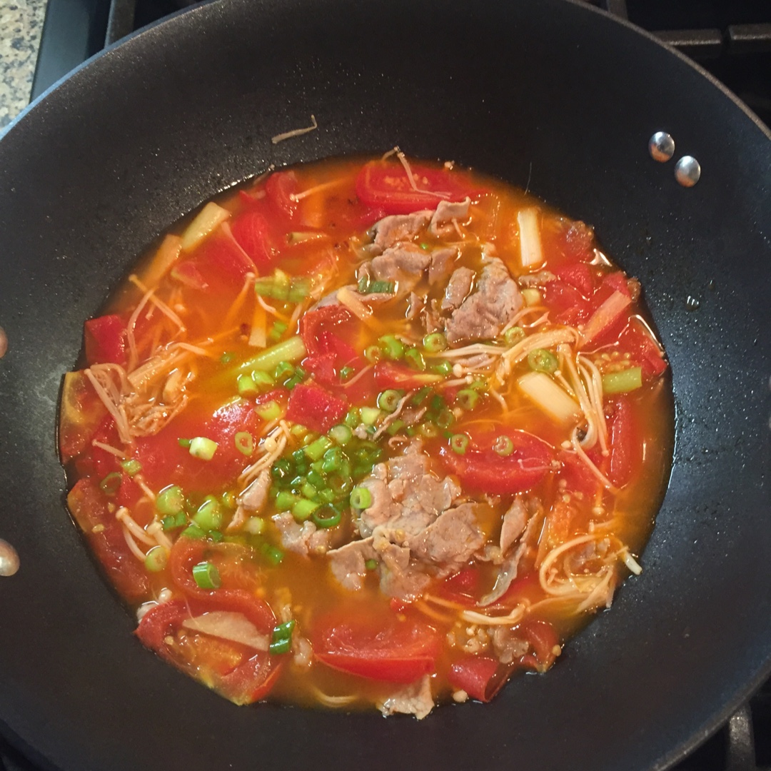 金针菇肥牛番茄锅