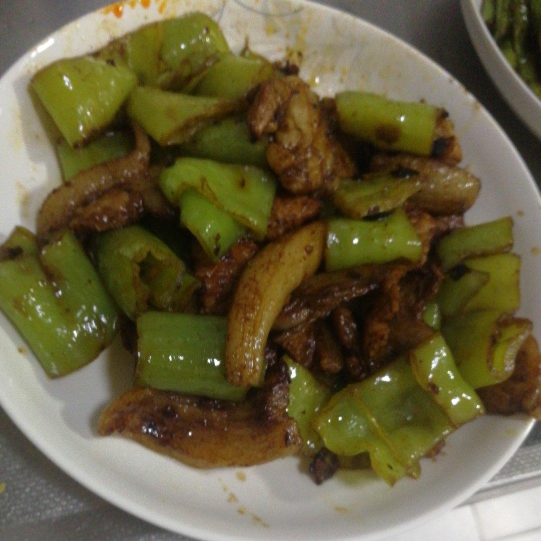 🔥辣椒炒肉‼️焦香下饭😋可以去开餐馆啦