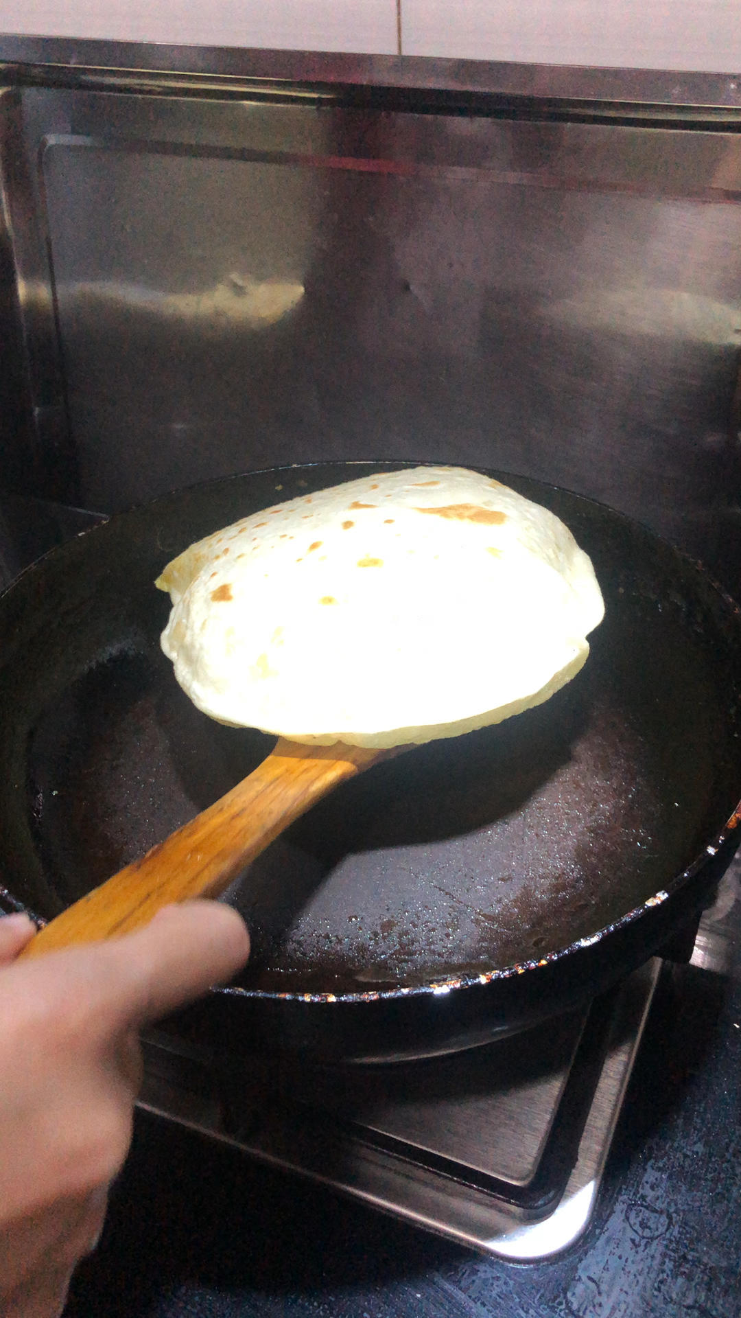 张张都鼓大泡的鸡蛋灌饼这样做不鼓大泡都难