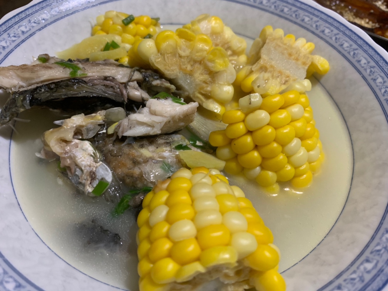 玉米鲫鱼汤