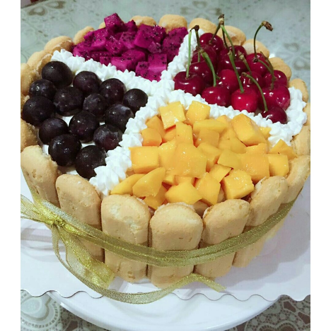 奶油水果装饰蛋糕