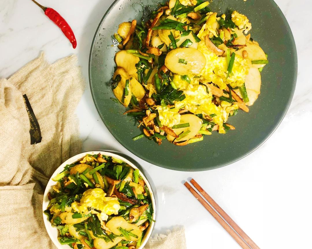 快手早餐：韭菜鸡蛋炒年糕的做法