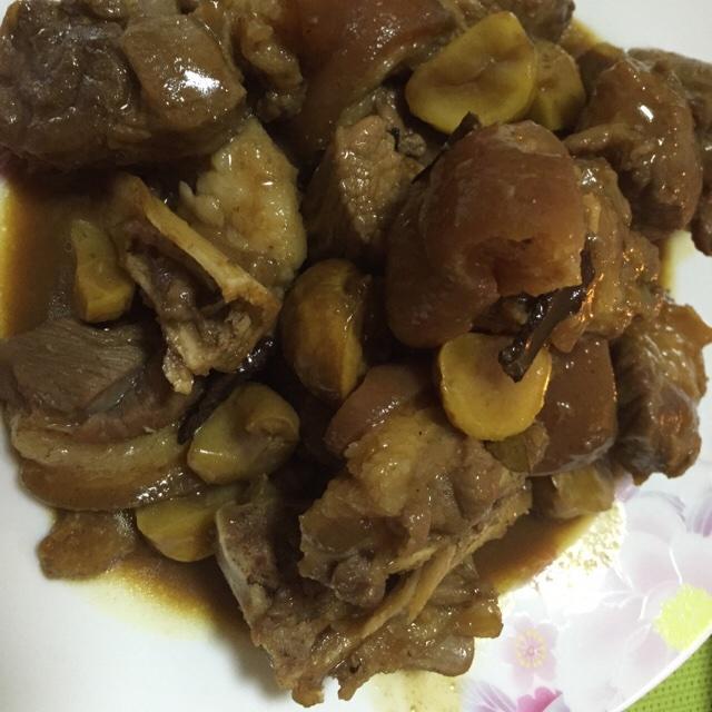 懒人版栗子焖猪脚的做法