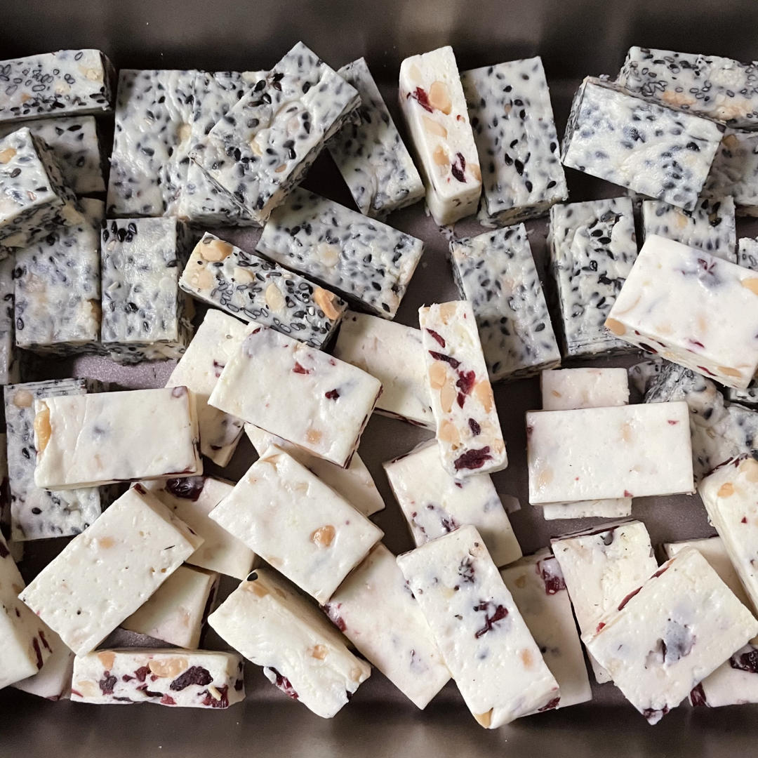 黑芝麻花生牛轧糖