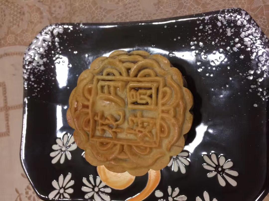 广式月饼—蛋黄莲蓉月饼