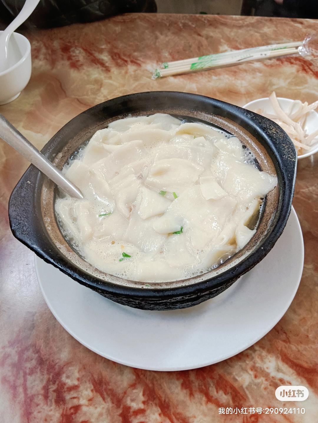 简单易学，清淡好喝～鱼丸鸡蛋菠菜汤