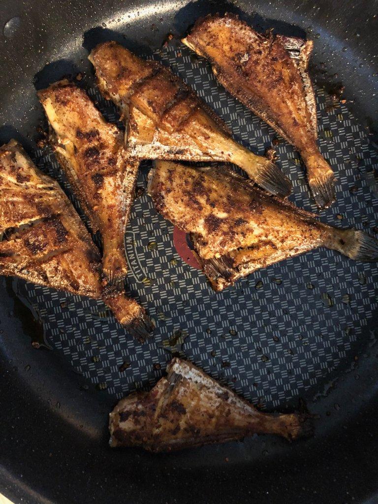 六号疯女6做的香煎马面鱼橡皮鱼剥皮鱼耗儿鱼