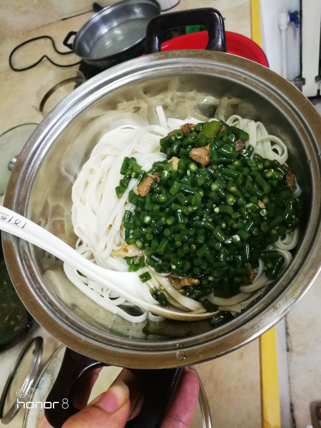 豆角卤面条的做法