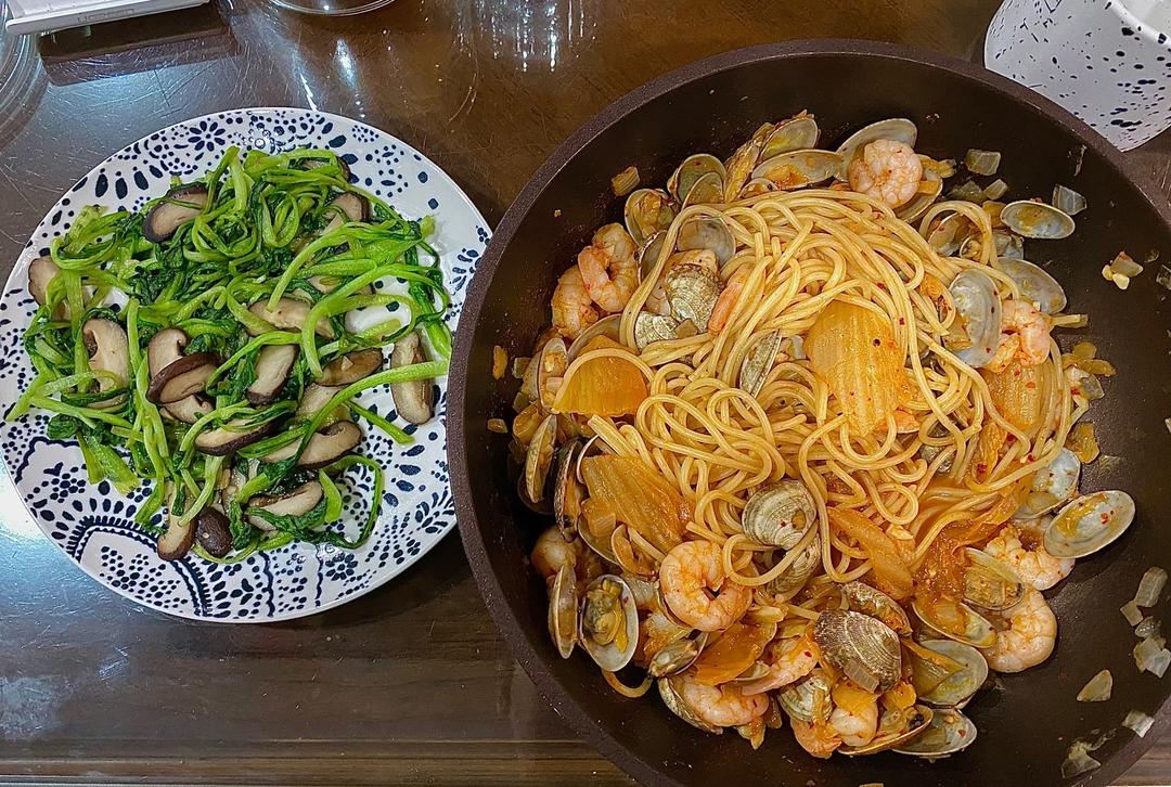 泡菜海鲜意面