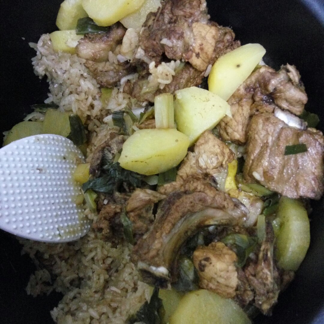喷香排骨焖饭（爆好吃）