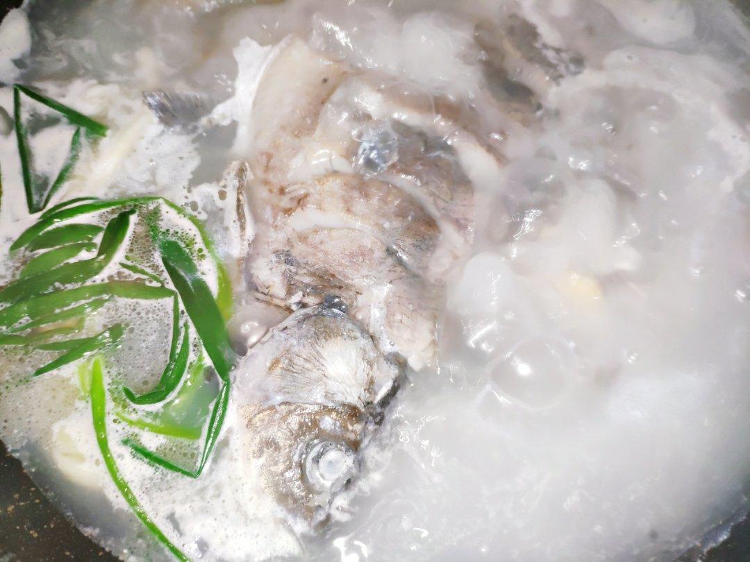 鲫鱼豆腐汤